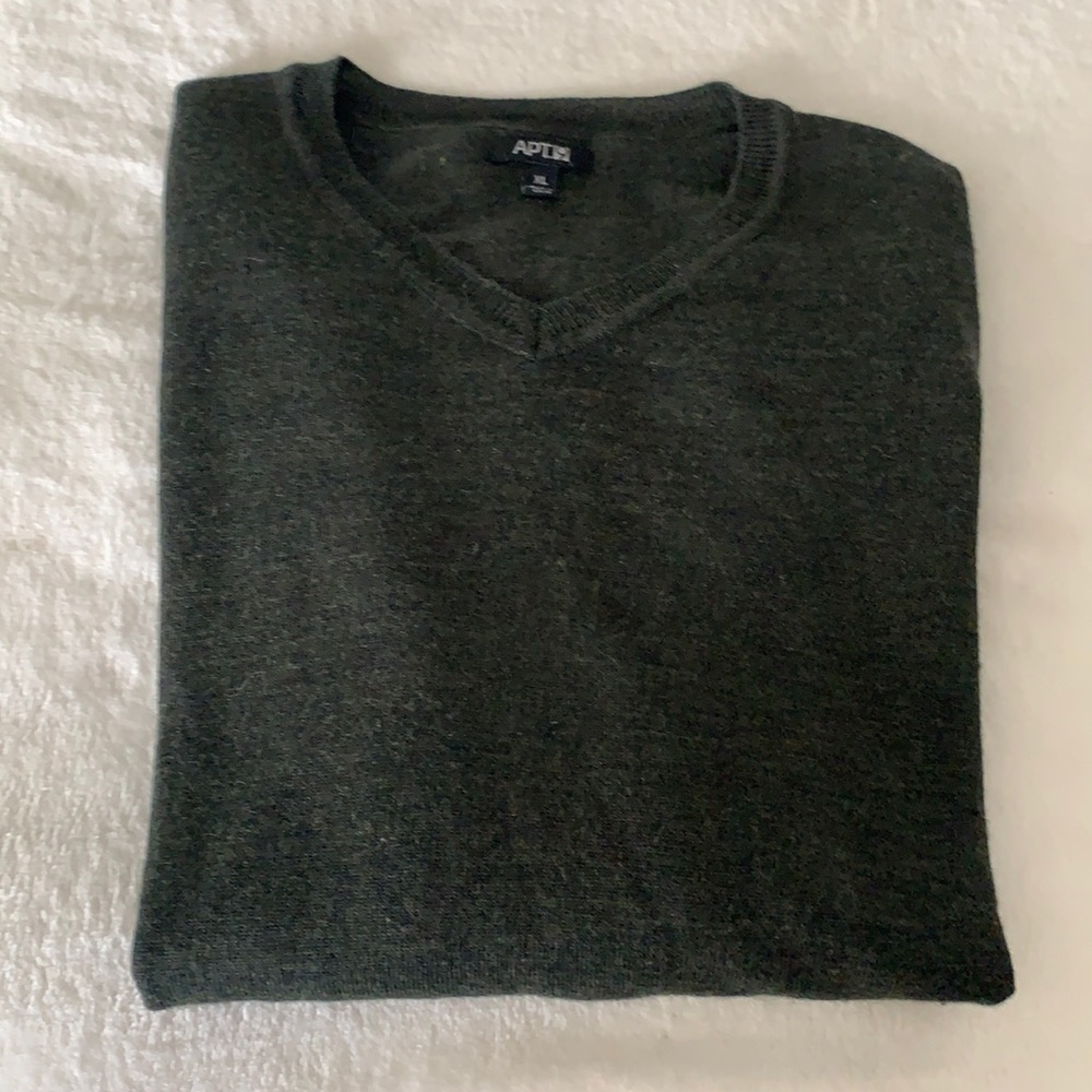 Men’s XL dark green sweater